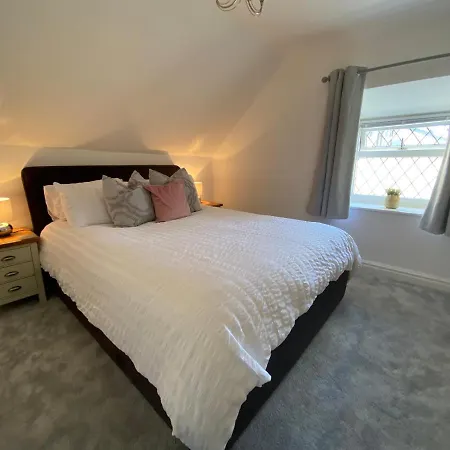 Modern 4-Bed Cottage Llanwrst Town Centre & Parking - Snowdonia! Near Betws-Y-Coed Llanrwst Exterior photo