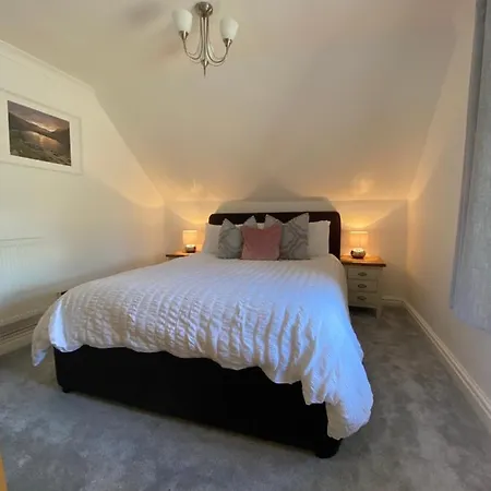 Modern 4-Bed Cottage Llanwrst Town Centre & Parking - Snowdonia! Near Betws-Y-Coed Llanrwst Exterior photo