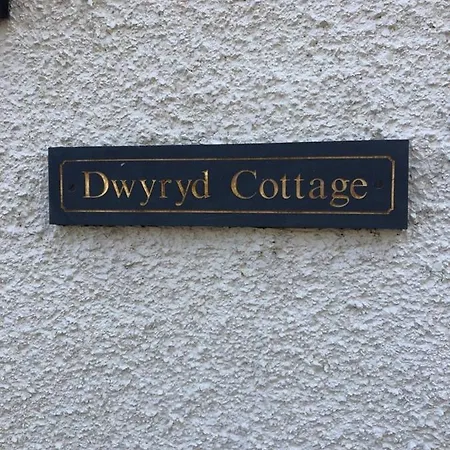 Modern 4-Bed Cottage Llanwrst Town Centre & Parking - Snowdonia! Near Betws-Y-Coed Llanrwst Exterior photo