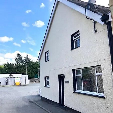 Modern 4-Bed Cottage Llanwrst Town Centre & Parking - Snowdonia! Near Betws-Y-Coed Llanrwst Exterior photo