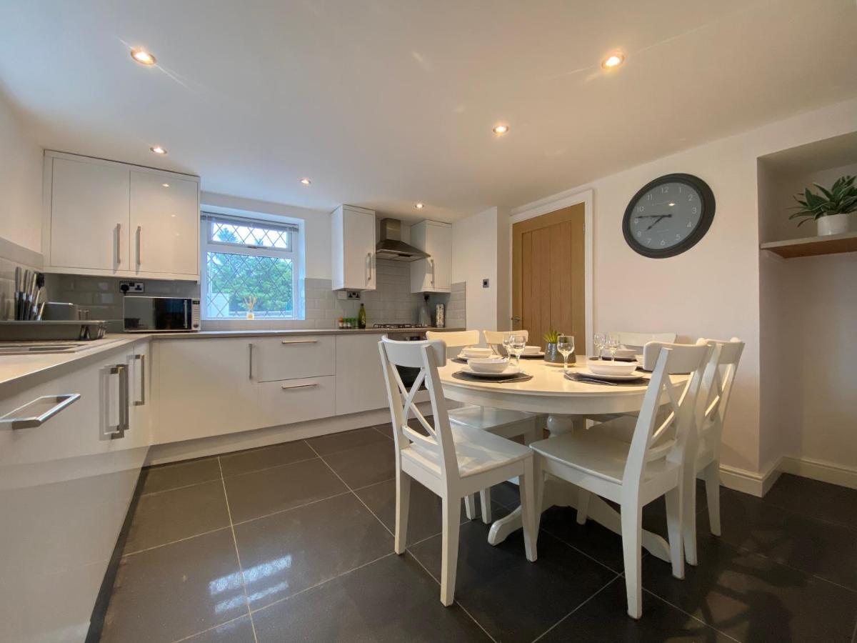 Holiday home Modern 4-bed Llanwrst Town Centre & Parking - Snowdonia! Near Betws-y-coed